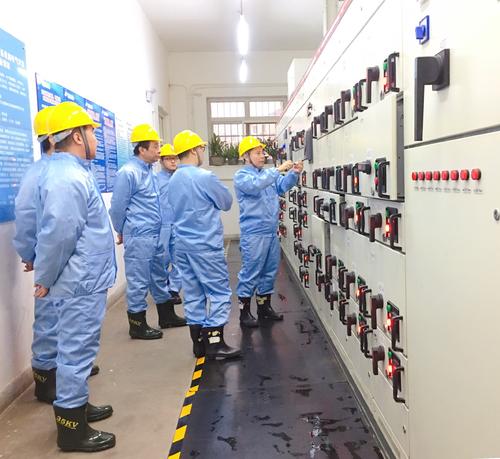 中環學校 焊工辦理畢業照